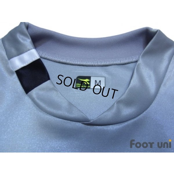 Photo4: Sheffield Wednesday 2004-2005 Away Shirt