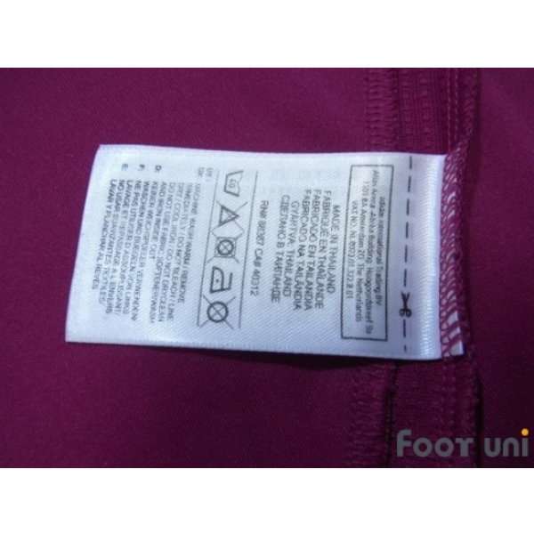 Photo7: Olympique Lyonnais 2011-2012 3rd Shirt