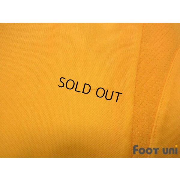 Photo8: Galatasaray 2005-2006 Home Shirt