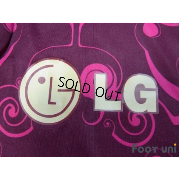 Photo7: Olympique Lyonnais 2010-2011 Away Shirt #9 Lisandro