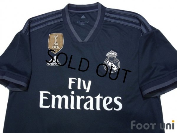 Photo3: Real Madrid 2018-2019 Away Shirt and Shorts Set FIFA World Champions 2017 Patch/Badge (3)