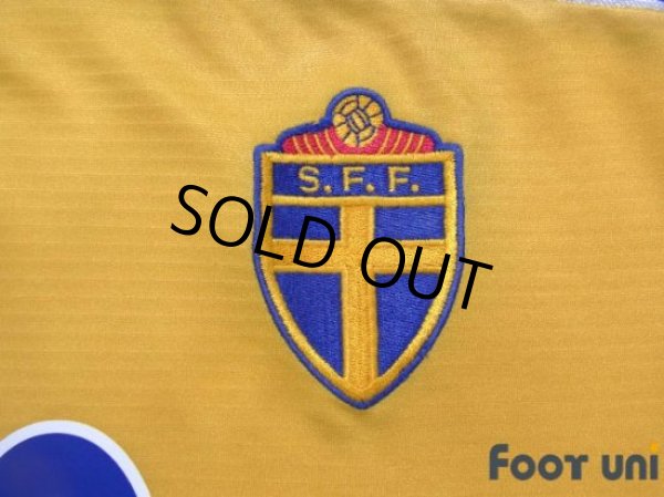 Photo6: Sweden Euro 2000 Home Shirt #20 Henrik Larsson UEFA Euro 2000 Patch/Badge Fair Play Patch/Badge (6)