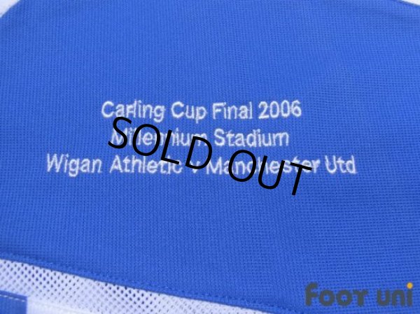Photo7: Wigan Athletic 2005-2006 Home Shirt #16 De Zeeuw Carling Cup Patch/Badge w/tags (7)