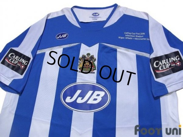 Photo3: Wigan Athletic 2005-2006 Home Shirt #16 De Zeeuw Carling Cup Patch/Badge w/tags (3)