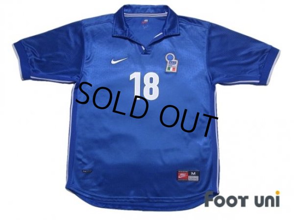 Kits From The Streets | Italy '98/'99 home - Roberto Baggio