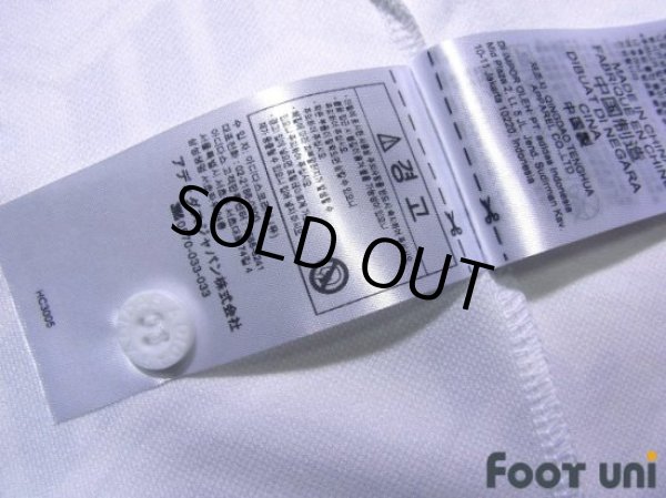 Photo7: Orlando Pirates FC 2021-2022 Shirt Zodwa Khoza Foundation collaboration model w/tags (7)