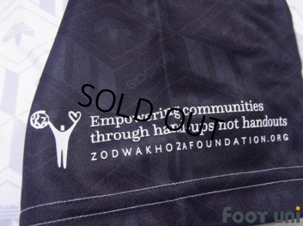Photo6: Orlando Pirates FC 2021-2022 Shirt Zodwa Khoza Foundation collaboration model w/tags (6)