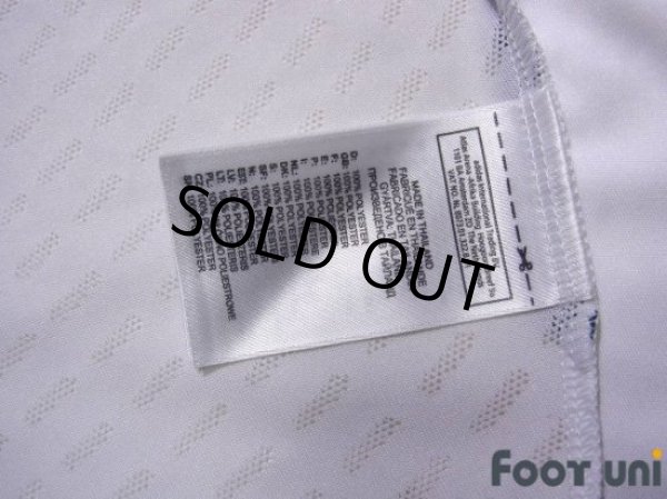 Photo8: VfL Wolfsburg 2010-2011 Home Shirt (8)